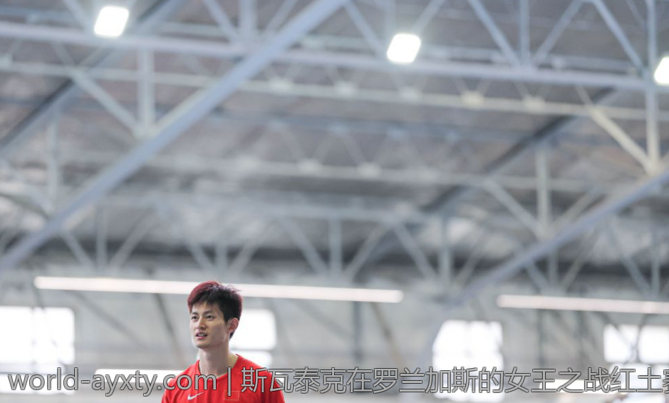 斯瓦泰克在罗兰加斯的女王之战红土赛场展现风采